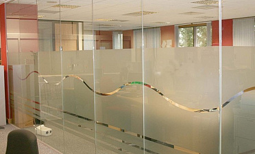 Стеклянные перегородки в офис, частично матированные купить в Волгограде
