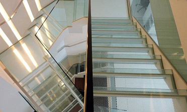 Стеклянные ступени и площадки для колодезной лестницы купить в Волгограде