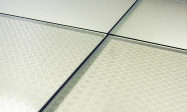 Стеклянный пол в квартиру с декоративным стеклом купить в Волгограде