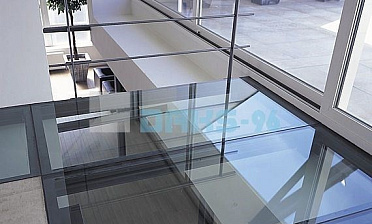 Стеклянный потолок на межэтажной площадке купить в Волгограде