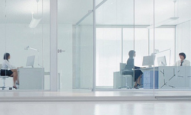 Стеклянные прозрачные перегородки в офис премиум купить в Волгограде