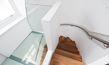 Стеклянный потолок в двухъярусной квартире купить в Волгограде