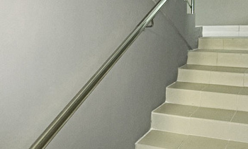 Пристенный поручень из нержавеющей стали в Волгограде. Готовые проекты ПерилаГлавСнаб Пристенный поручень из нержавеющей стали в Волгограде. Готовые проекты ПерилаГлавСнаб