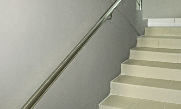 Пристенный поручень из нержавеющей стали купить в Волгограде