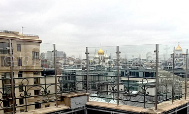 Ветрозащитное ограждение на стойках из нержавейки купить в Волгограде