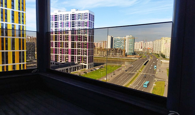  Бронзовое стекло на профиле на террасе в Волгограде. Готовые проекты ПерилаГлавСнаб