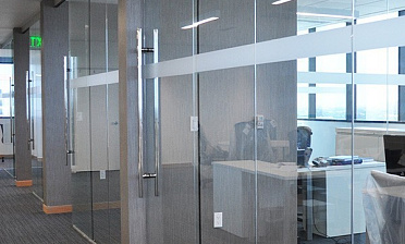Цельностеклянные перегородки для офиса купить в Волгограде