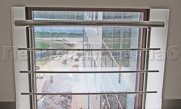 Межэтажное ограждение из нержавеющей стали с торцевым креплением для окон купить в Волгограде