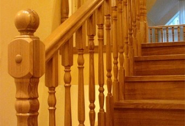 Деревянные лестницы купить в Волгограде