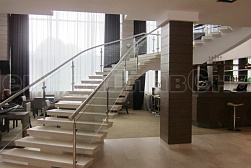 Стеклянные ограждения для торговых  и бизнес центров в Волгограде. Готовые проекты ПерилаГлавСнаб - фото 5