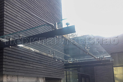 Стеклянные козырьки на спайдерах в Волгограде. Готовые проекты ПерилаГлавСнаб - фото 7