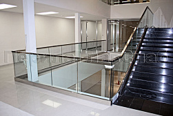 Стеклянные ограждения для торговых  и бизнес центров в Волгограде. Готовые проекты ПерилаГлавСнаб - фото 16