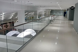 Стеклянные ограждения для торговых  и бизнес центров в Волгограде. Готовые проекты ПерилаГлавСнаб - фото 3