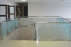 Стеклянные перила для атриумов в Волгограде. Готовые проекты ПерилаГлавСнаб - фото 4