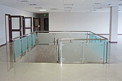 Ограждения из нержавейки со стеклом в Волгограде. Готовые проекты ПерилаГлавСнаб - фото 10