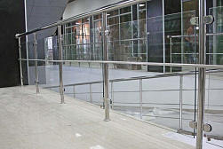 Стеклянные ограждения для торговых  и бизнес центров в Волгограде. Готовые проекты ПерилаГлавСнаб - фото 23