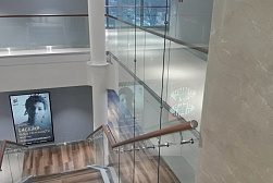 Стеклянные ограждения для торговых  и бизнес центров в Волгограде. Готовые проекты ПерилаГлавСнаб - фото 6